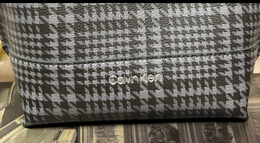 新品タグ   斜めがけ◎千鳥格子レザー ショルダーバッグ