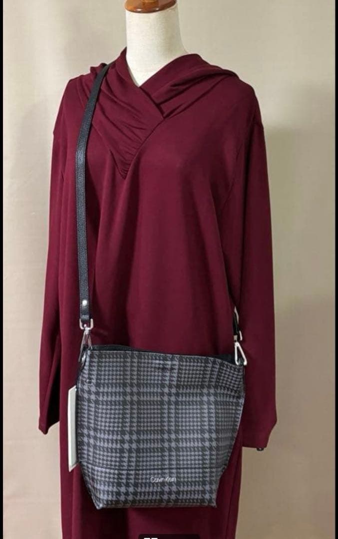 新品タグ   斜めがけ◎千鳥格子レザー ショルダーバッグ