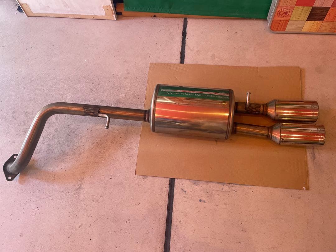 プリウスα マフラー　ガナドール