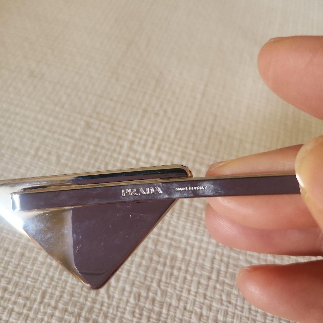 PRADA ヘアクリップ