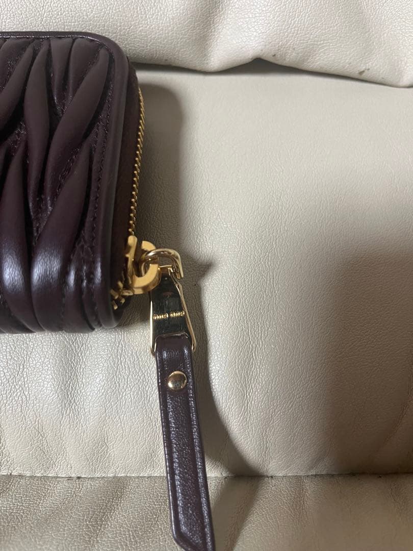 MIU MIU ダークブラウン ケース