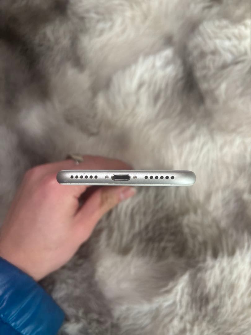 iPhone8 Silver 比較的美品 64GB SIMロック解除済み