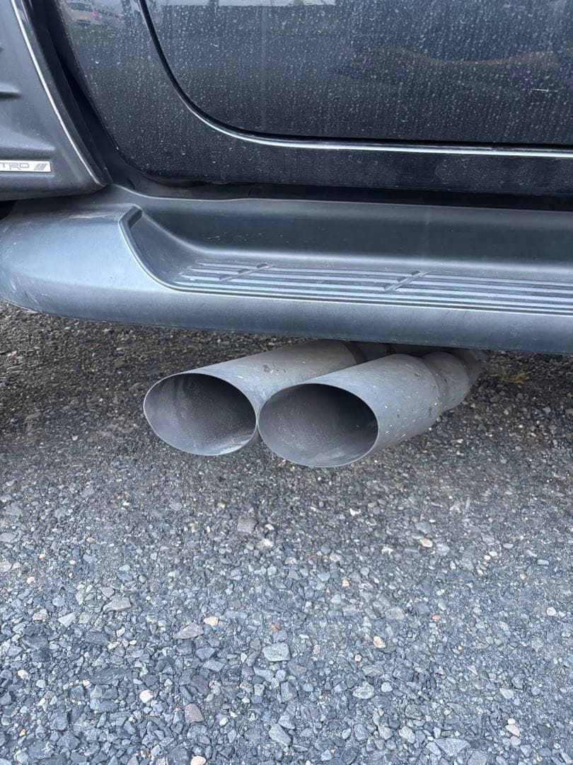 ハイラックス前期ウィルズウィンサイド２本出しマフラー