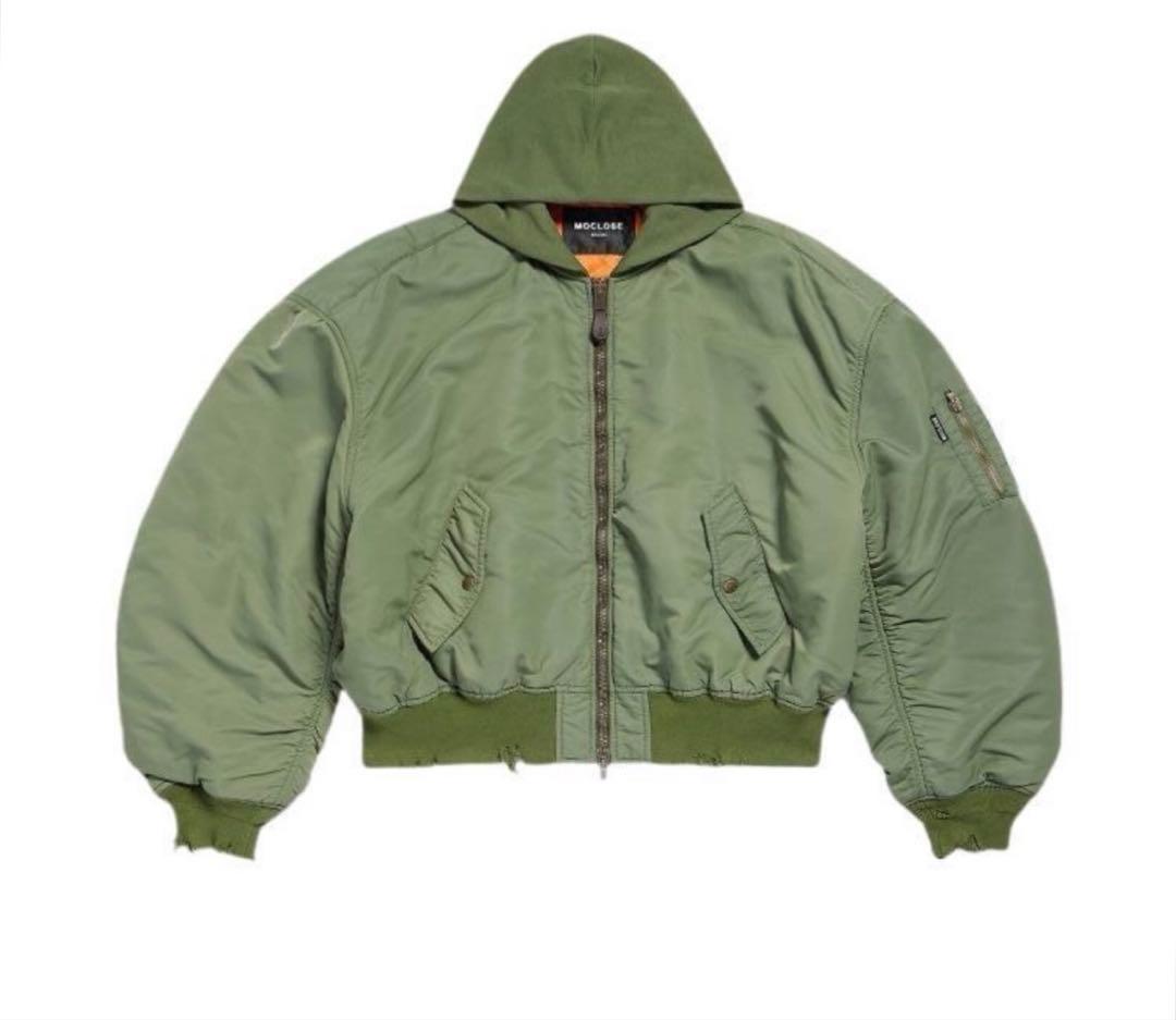 オーバーサイズ　フード付き　ボンバージャケット　ショート丈　ダメージ加工