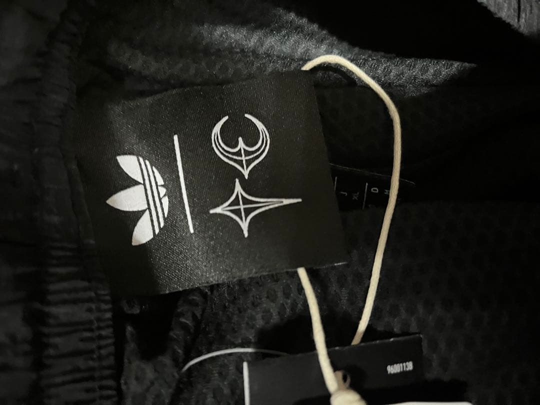 thugclub✖️adidas ナイロンパンツ