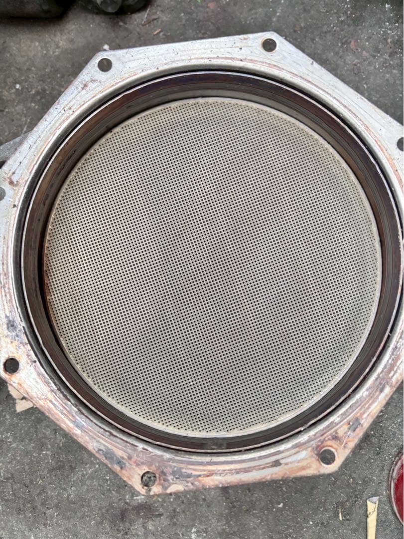 いすゞ　フォワード　DPF 触媒　フィルター　リビルド　素材