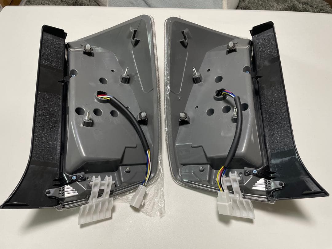 新品＊HELIOS ZVW30系プリウスLEDビーム テールランプ 左右セット