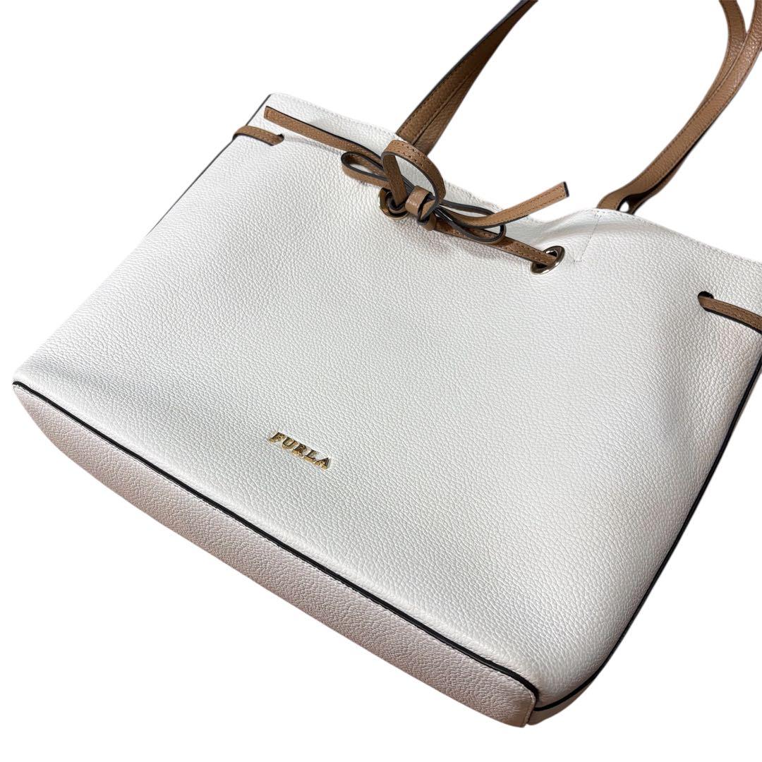 ✳︎超美品 A4サイズ✳︎フルラ トートバッグ コスタンザ ホワイト レザー 巾着