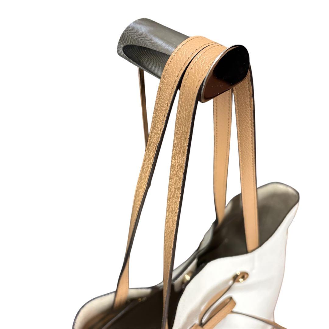 ✳︎超美品 A4サイズ✳︎フルラ トートバッグ コスタンザ ホワイト レザー 巾着