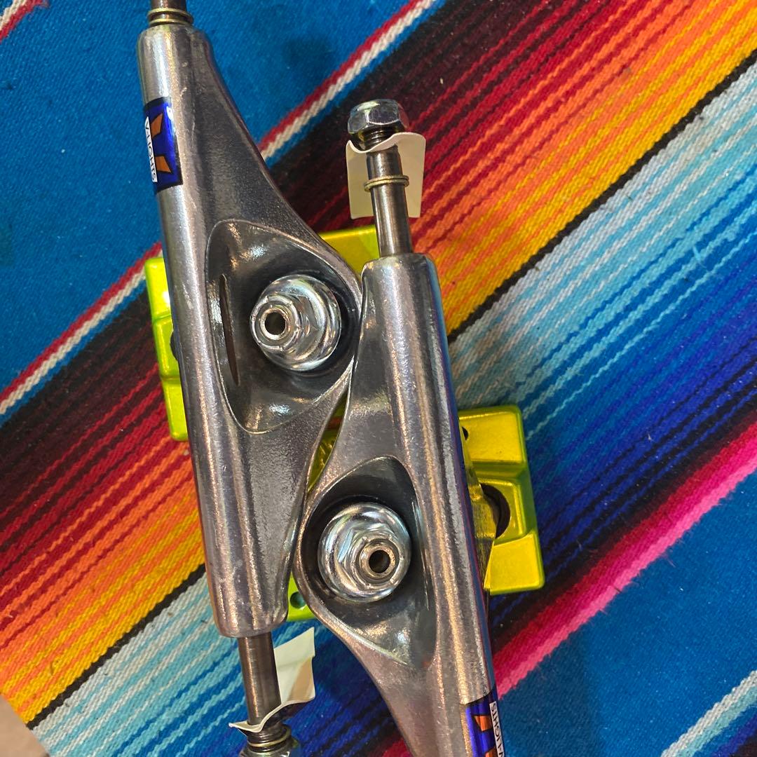 Venture スケートボード トラック シルバー/イエロー5.2HI