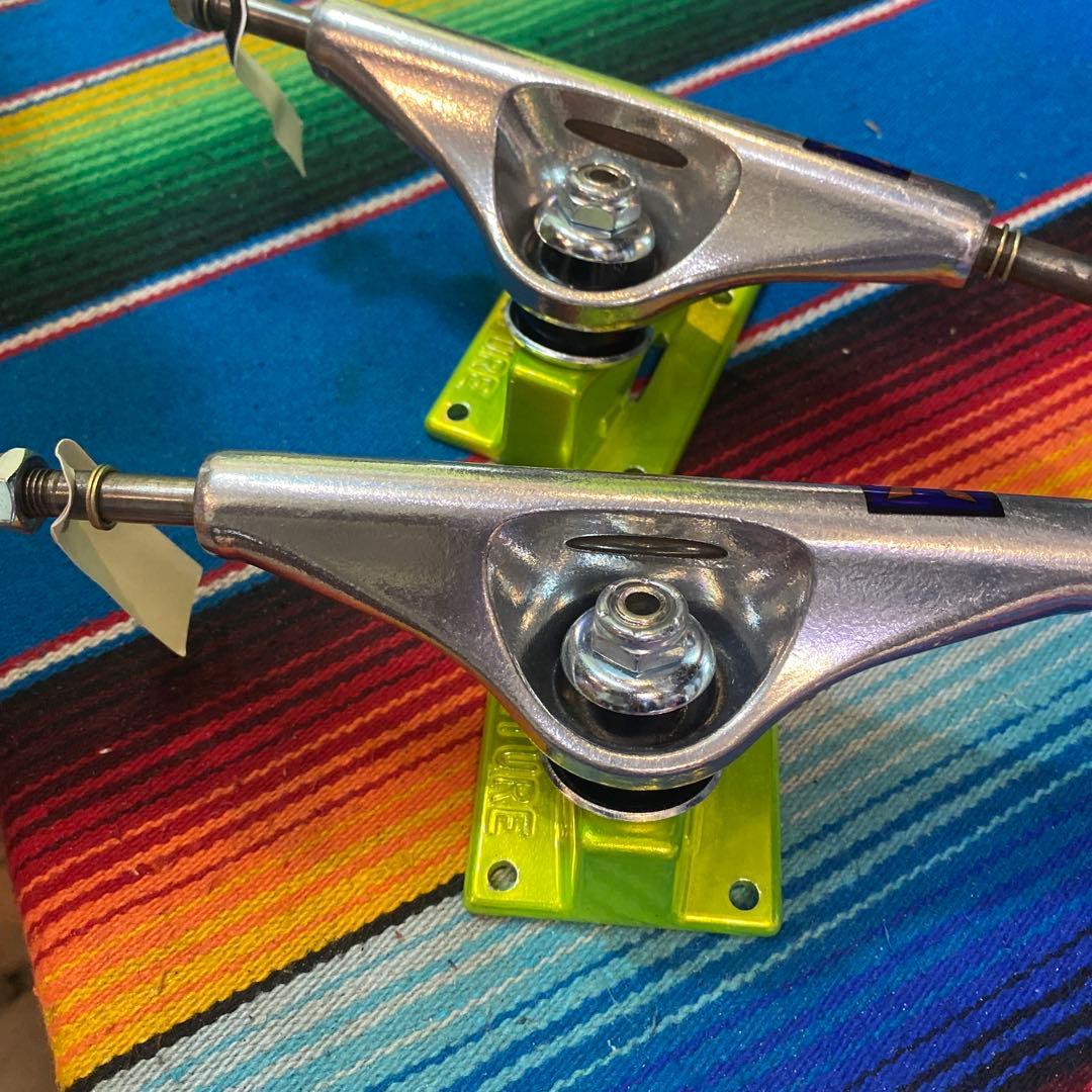 Venture スケートボード トラック シルバー/イエロー5.2HI