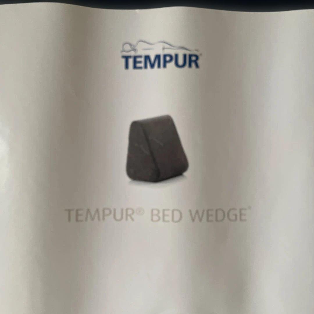 【ほぼ未使用】テンピュールTEMPUR ベッドウェッジ　背当てクッション