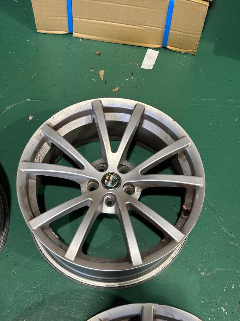 4本セット17 インチアルファロメオ156 147 TI用　7J 5H 98