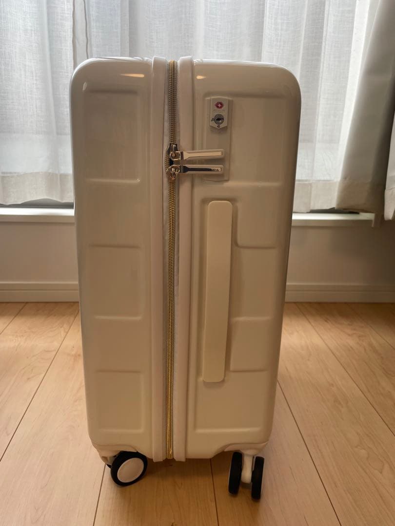スーツケース