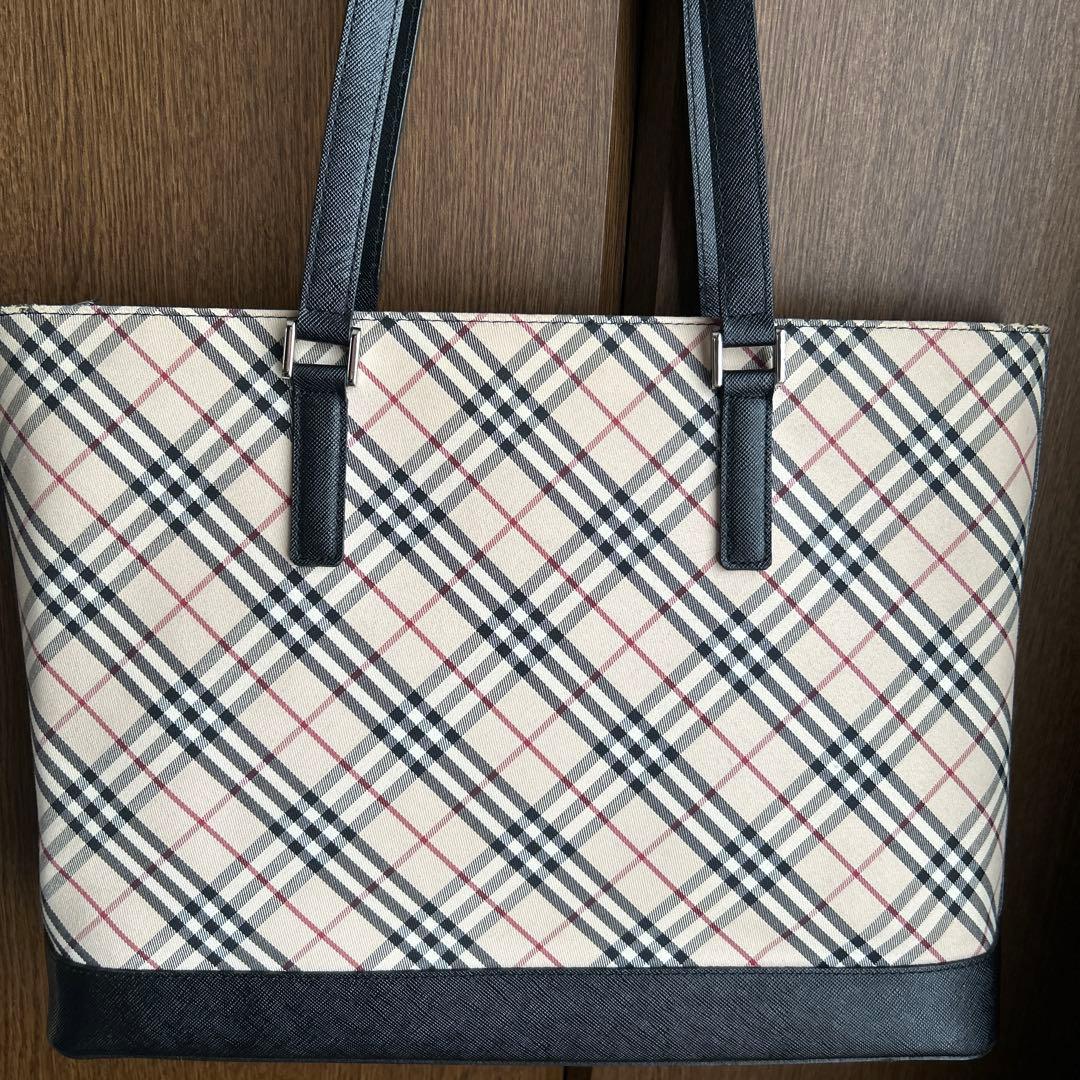 【美品】未使用に近い保護フィルム付き BURBERRY ノバチェック　レザー