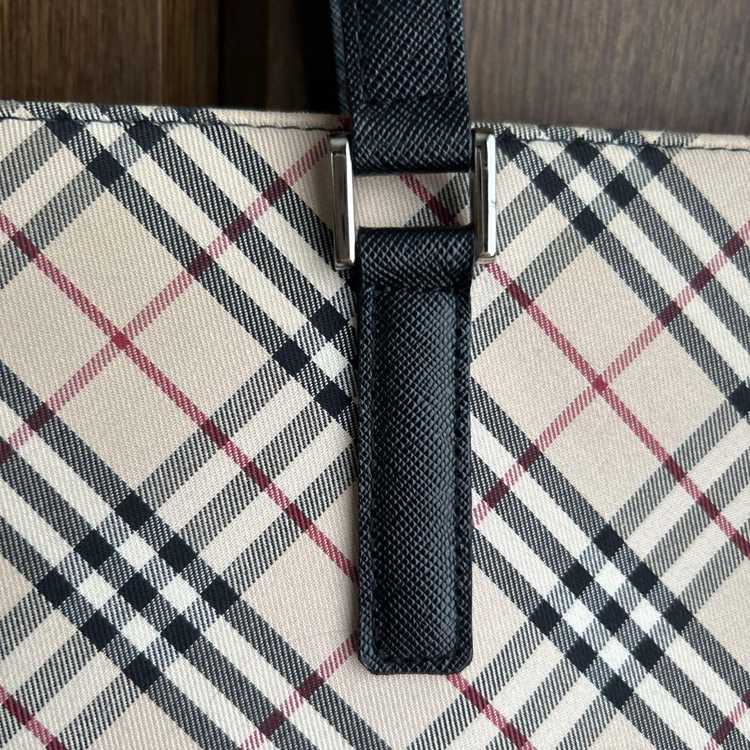 【美品】未使用に近い保護フィルム付き BURBERRY ノバチェック　レザー