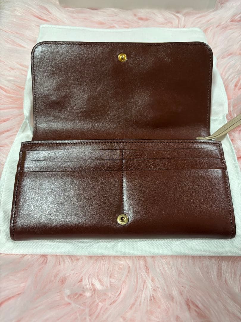 Chloé ダークブラウン 長財布 ピンバッジ付き