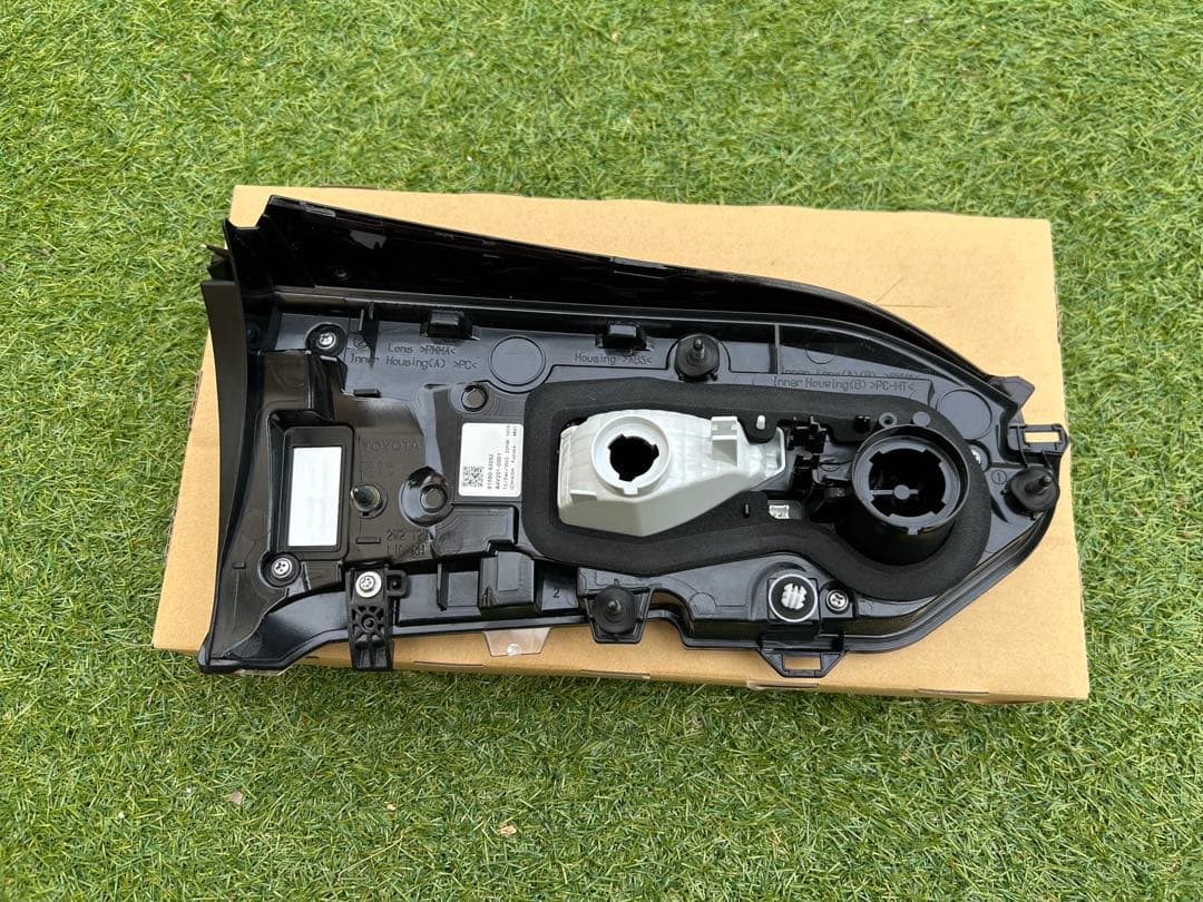 RAV4 リアランプ　寒冷地用　81581-42092