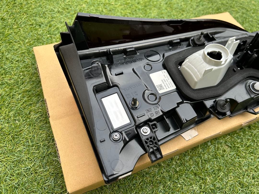 RAV4 リアランプ　寒冷地用　81581-42092