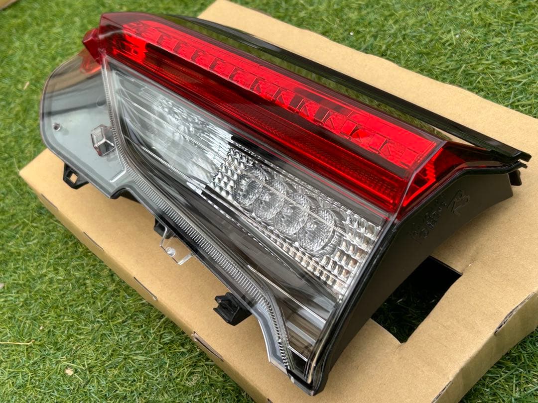 RAV4 リアランプ　寒冷地用　81581-42092