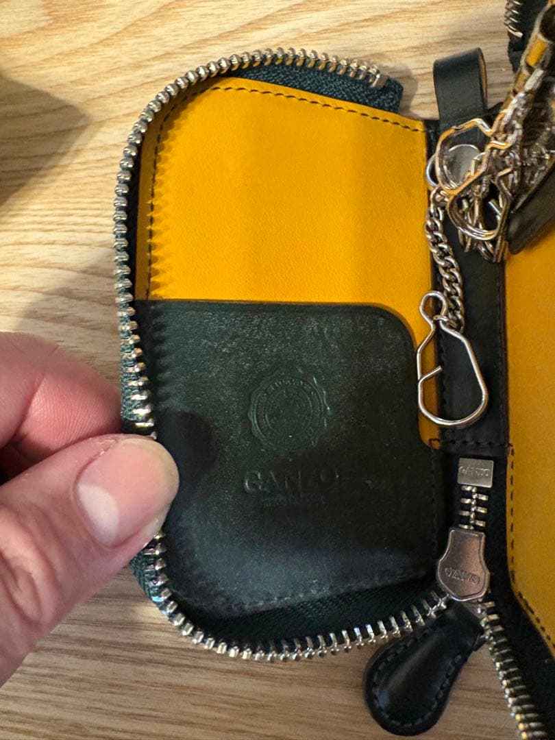 ガンゾAVON (エイボン)ラウンドファスナーキーケース