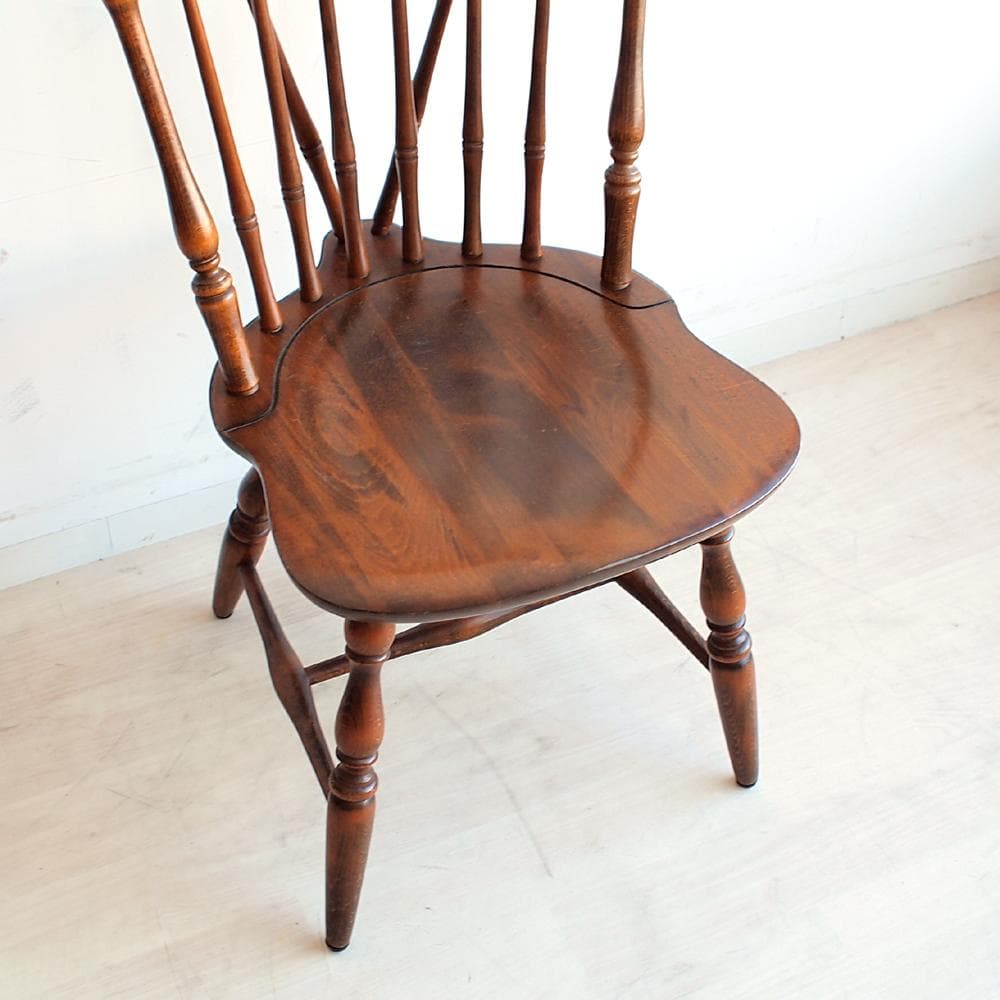 飛騨産業 キツツキ スピンドルバック ダイニングチェア 無垢材 ZR23896