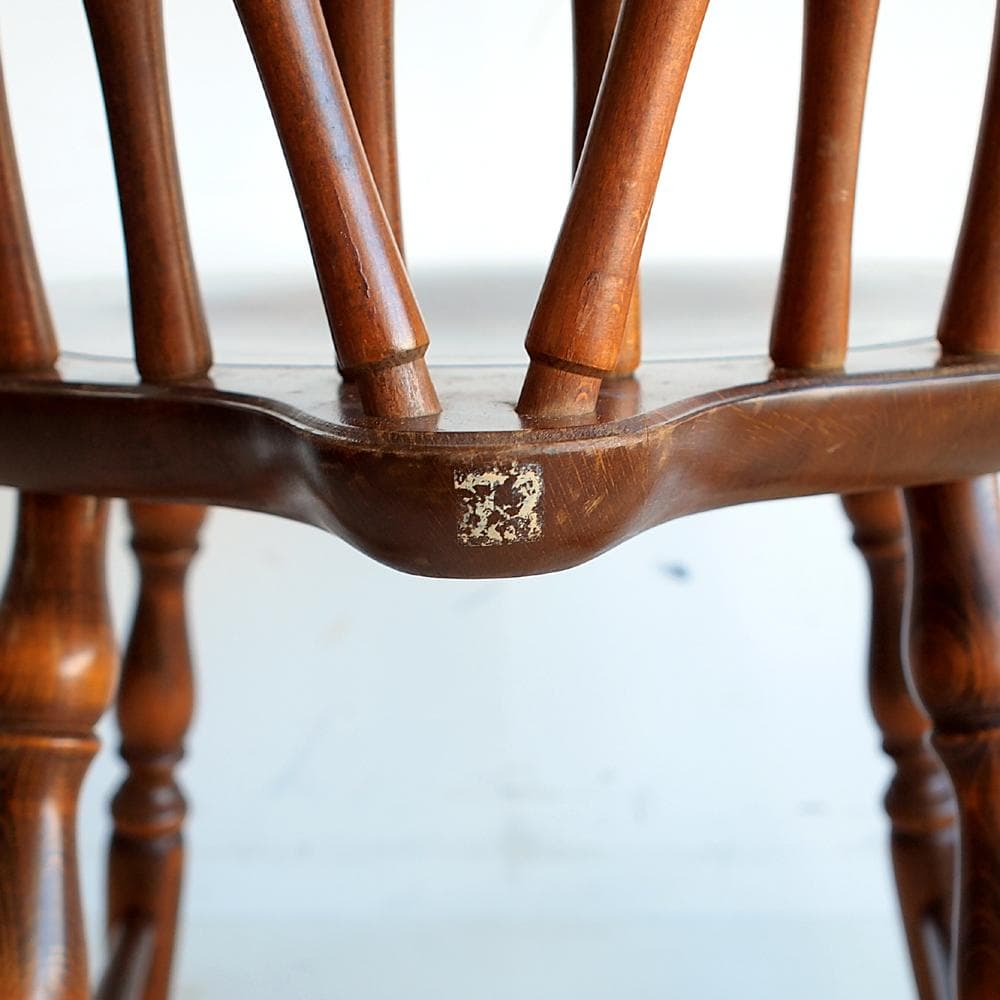 飛騨産業 キツツキ スピンドルバック ダイニングチェア 無垢材 ZR23896