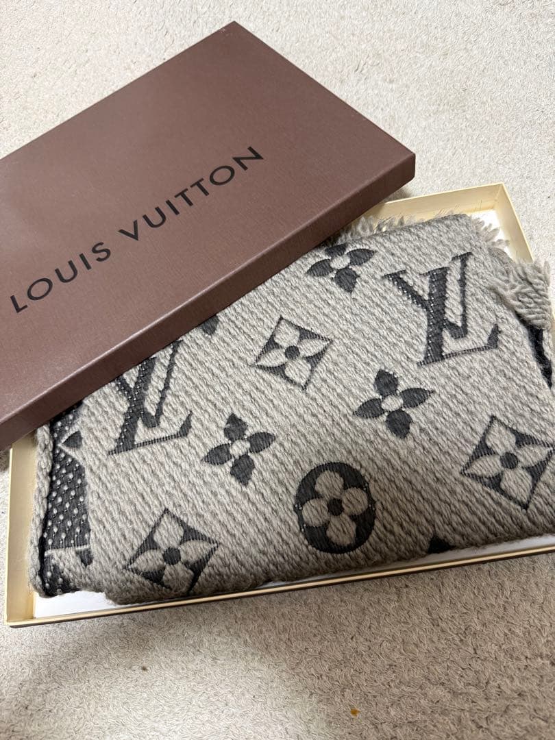 LOUIS VUITTON ベージュ　マフラー