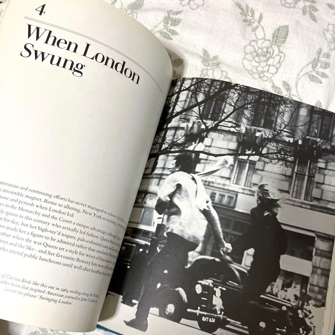 セール❣️　THE CHANGING WORLD OF FASHION【美術館図録