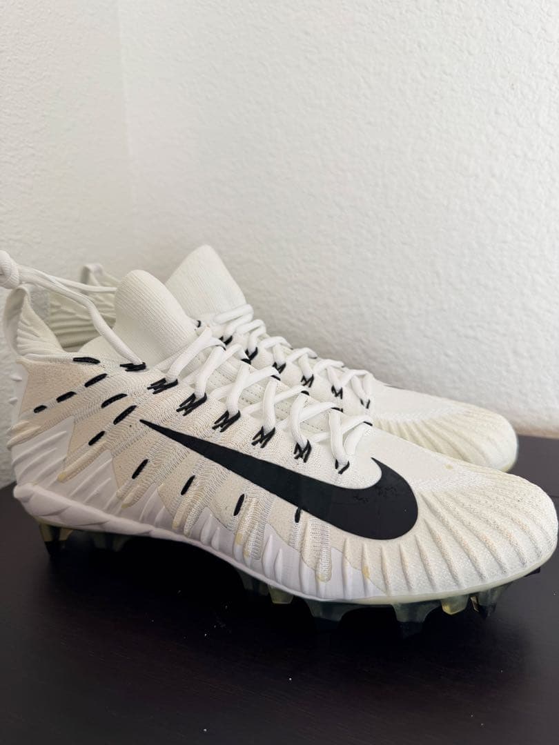 Nike menace ホワイト アメフト　スパイク　スパイク 27.5 新品