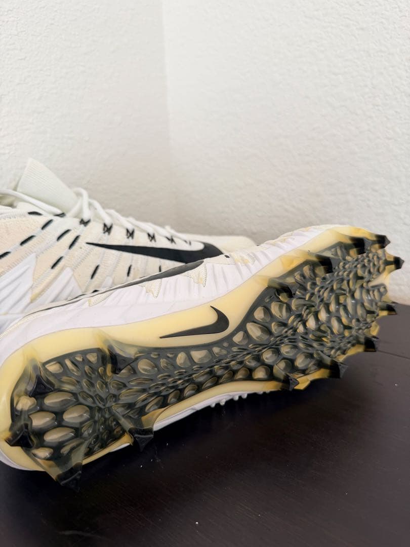 Nike menace ホワイト アメフト　スパイク　スパイク 27.5 新品