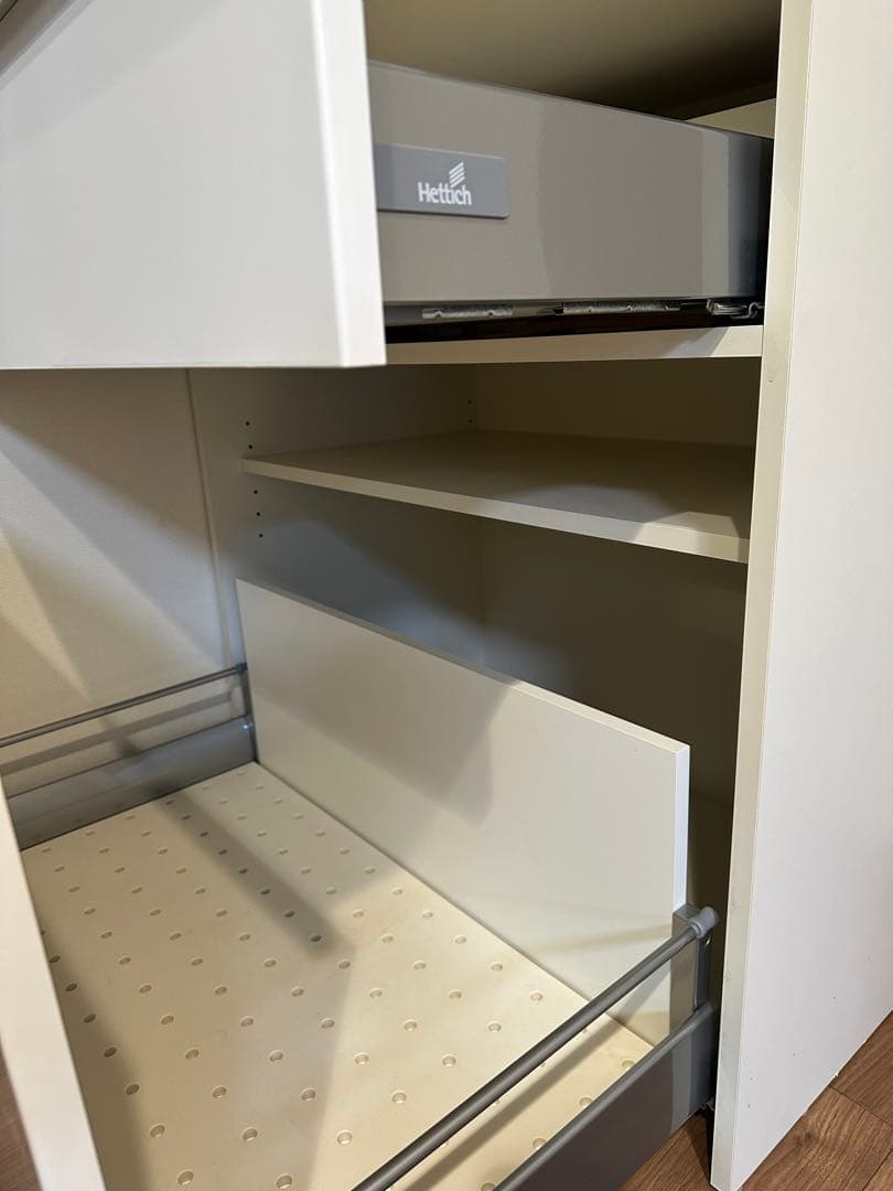 パモウナ　ホワイト ガラス扉 食器棚