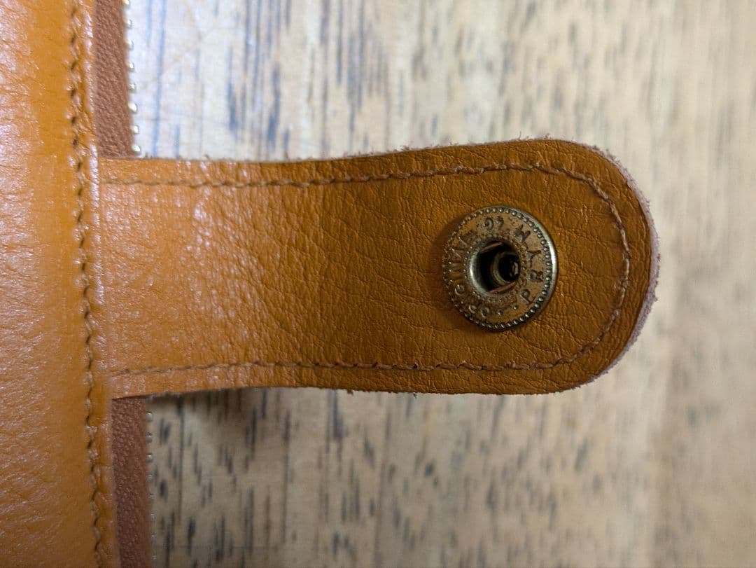 【美品】 IL BISONTE ラウンドジップウォレット ヤケヌメ 人気 現行品