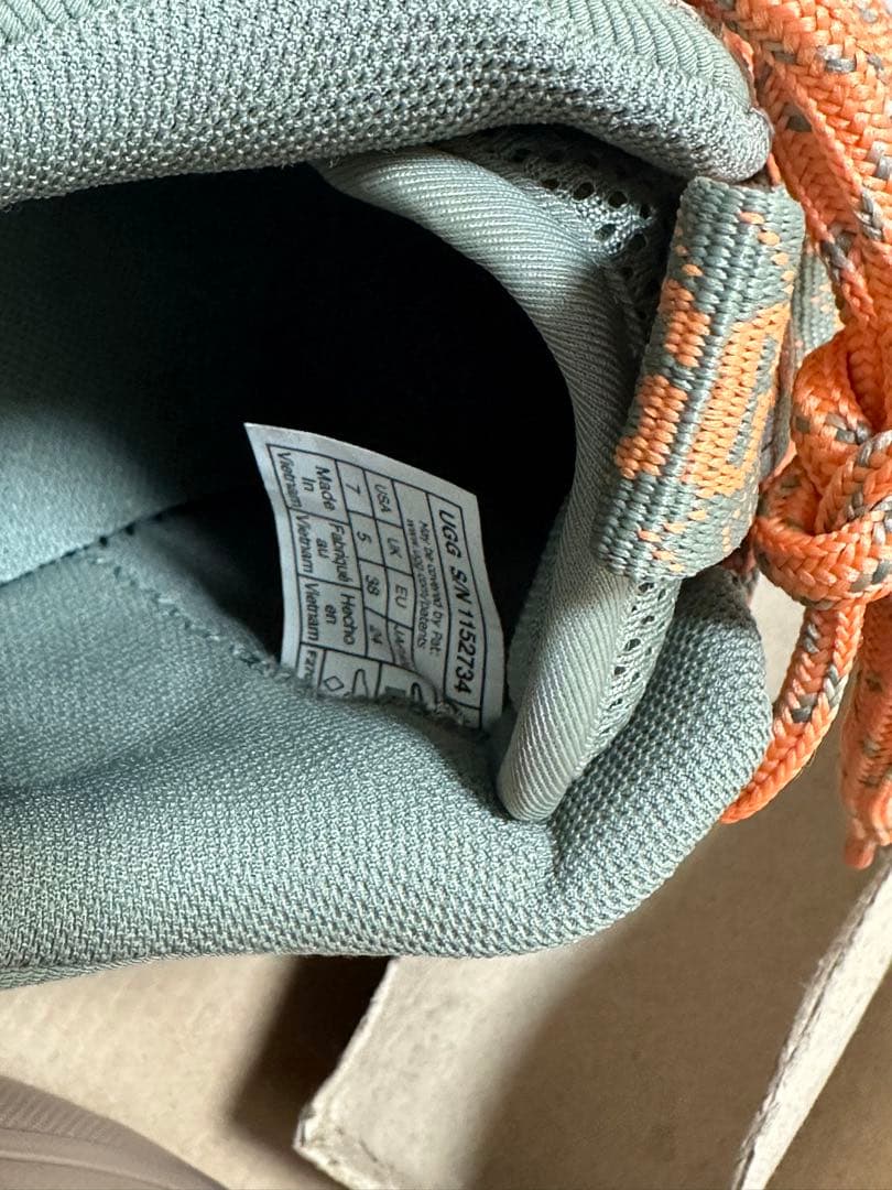 UGG スニーカーブーツ　レディースシェイデットクローバー