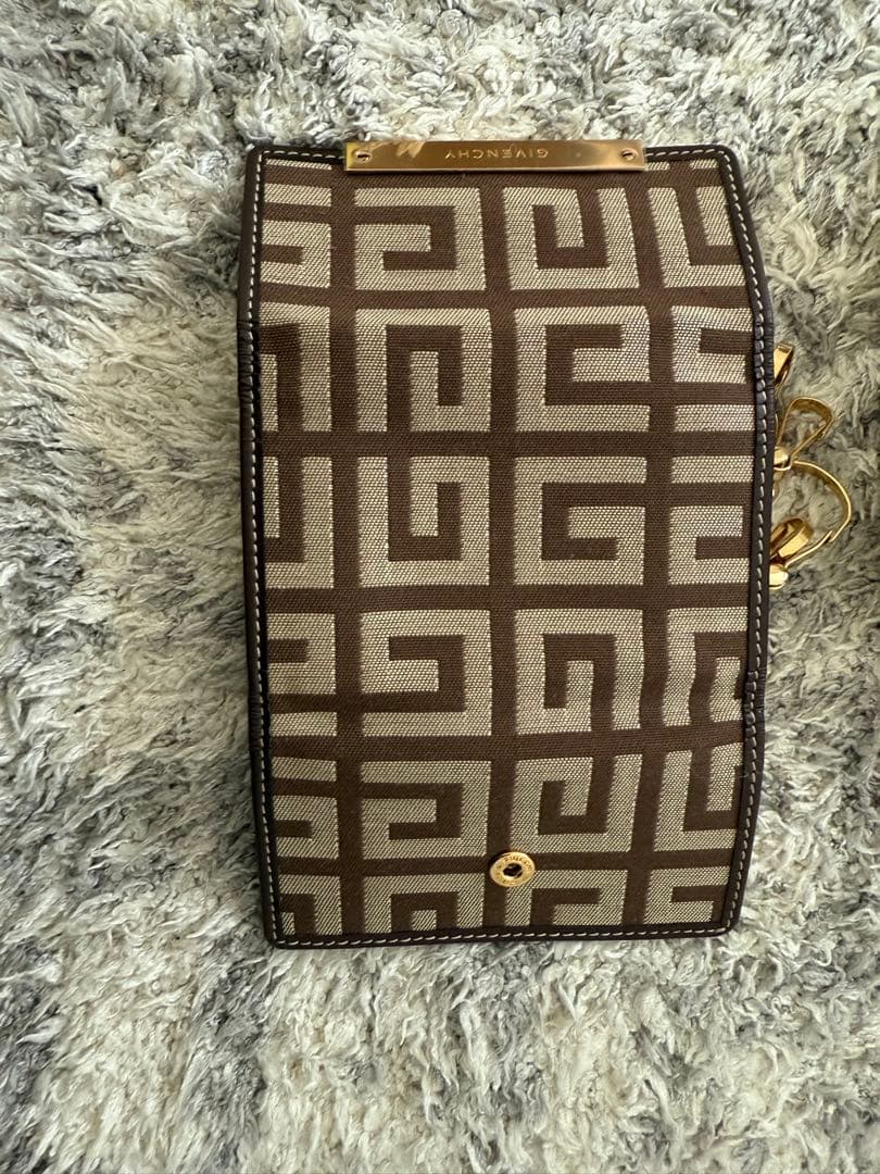 【ほぼ未使用】GIVENCHY キーケース ー シンプルで上品なデザイン