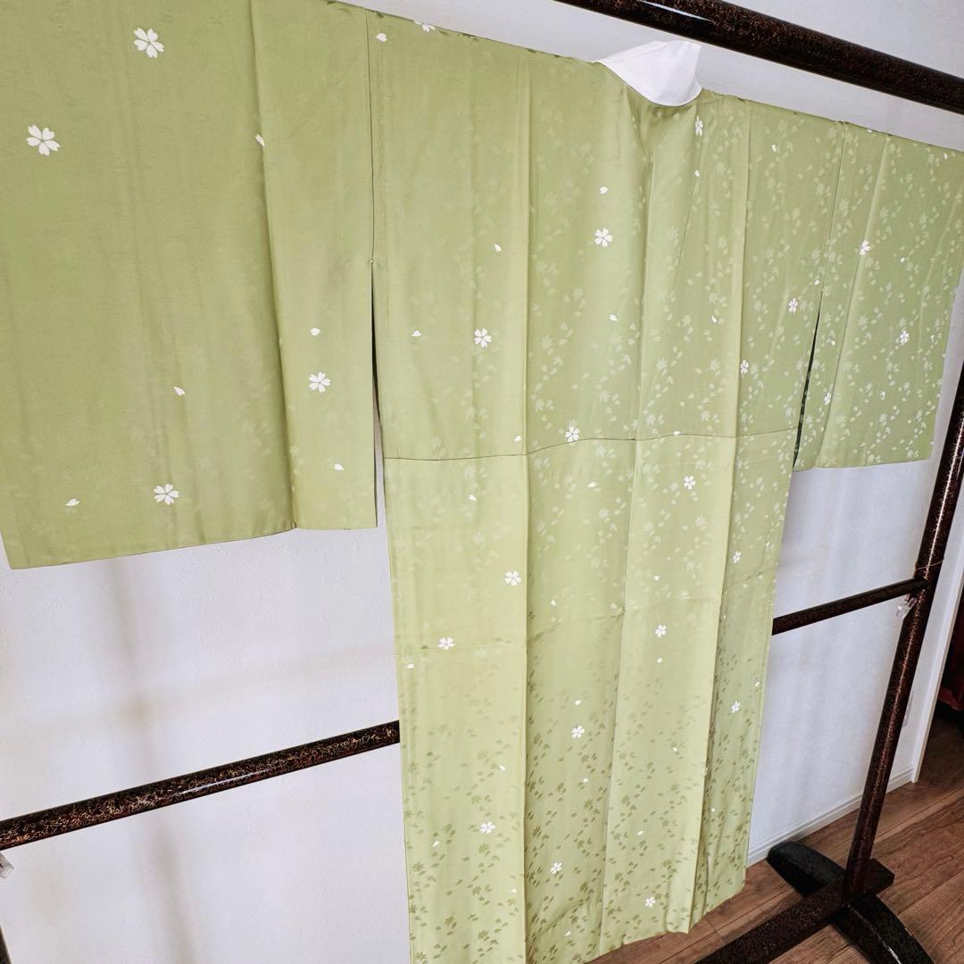 超美品　正絹　長襦袢　袖無双　現代　着物　和装　126裄65　黄緑　桜　ワイド