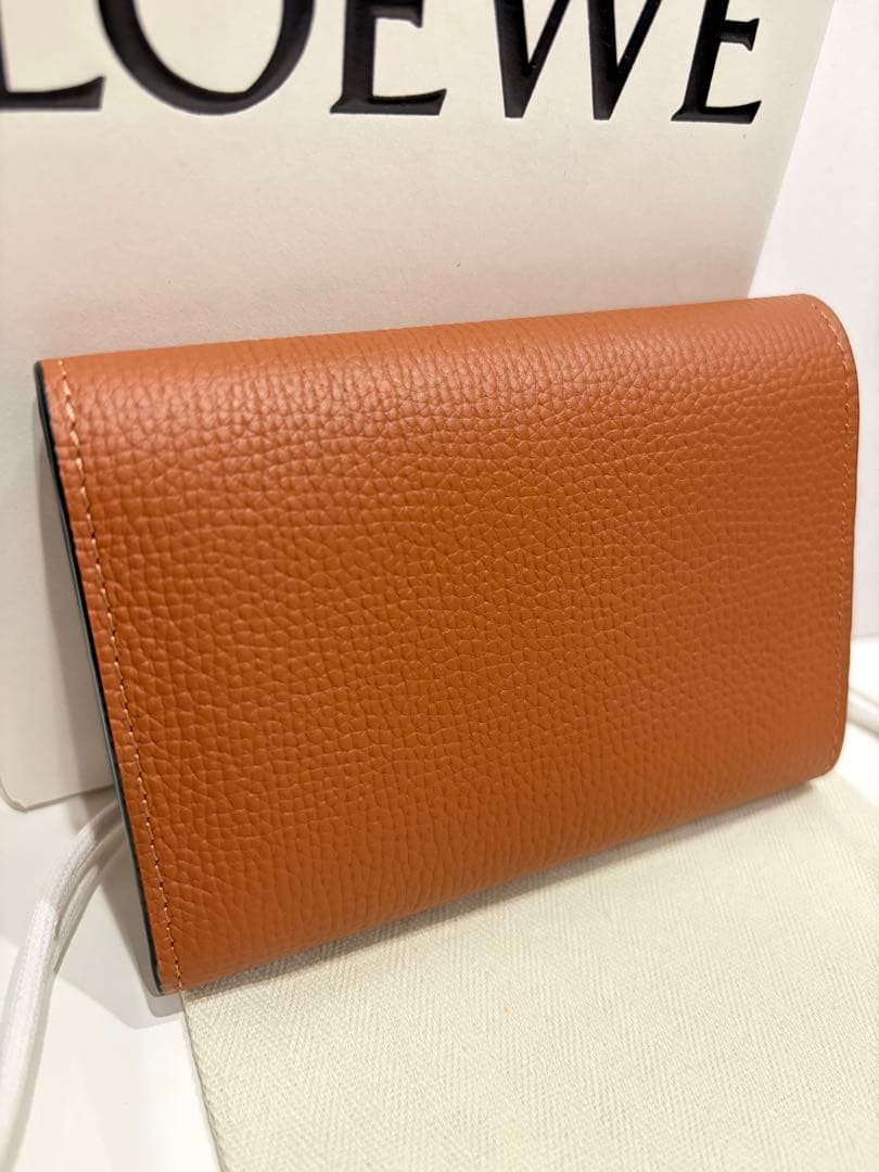 【新品同様】ロエベ アナグラム バーティカル スモール ウォレット タン