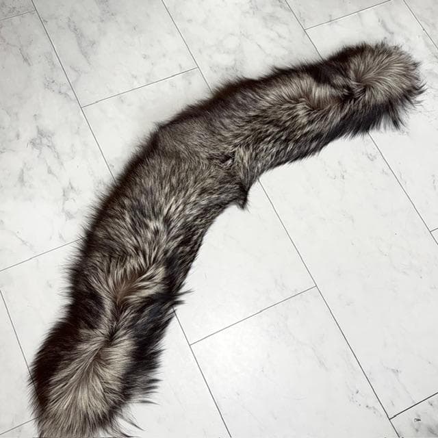 新品未使用★サガフォックス リアルファー ロング肉厚ストール 焦げ茶、毛先は白