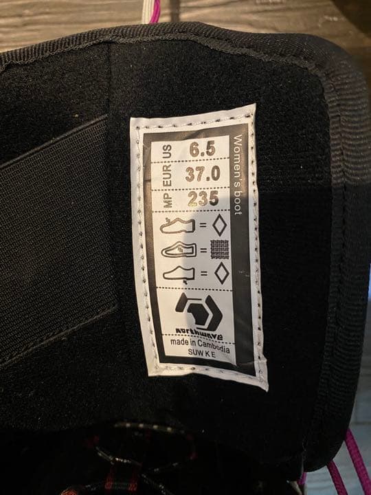 スノーブーツ　ノースウェーブ　ダリア