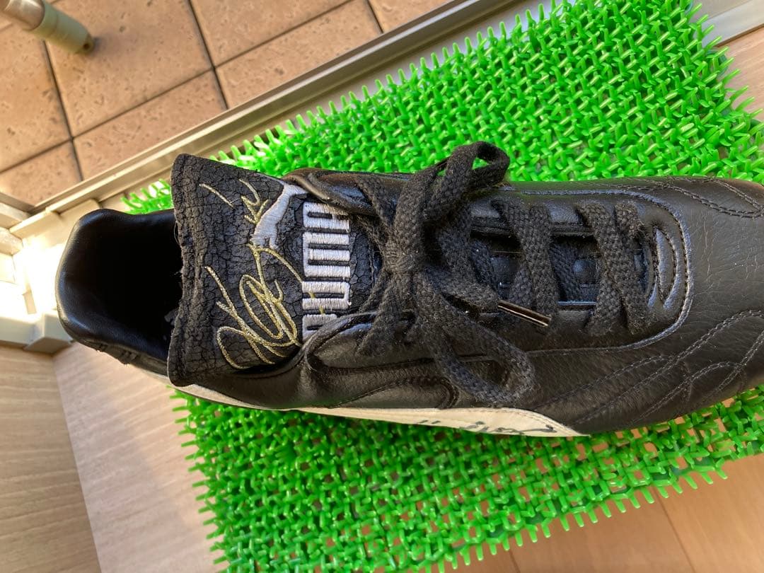 カズ（三浦和良）直筆サイン入りスパイク プーマ