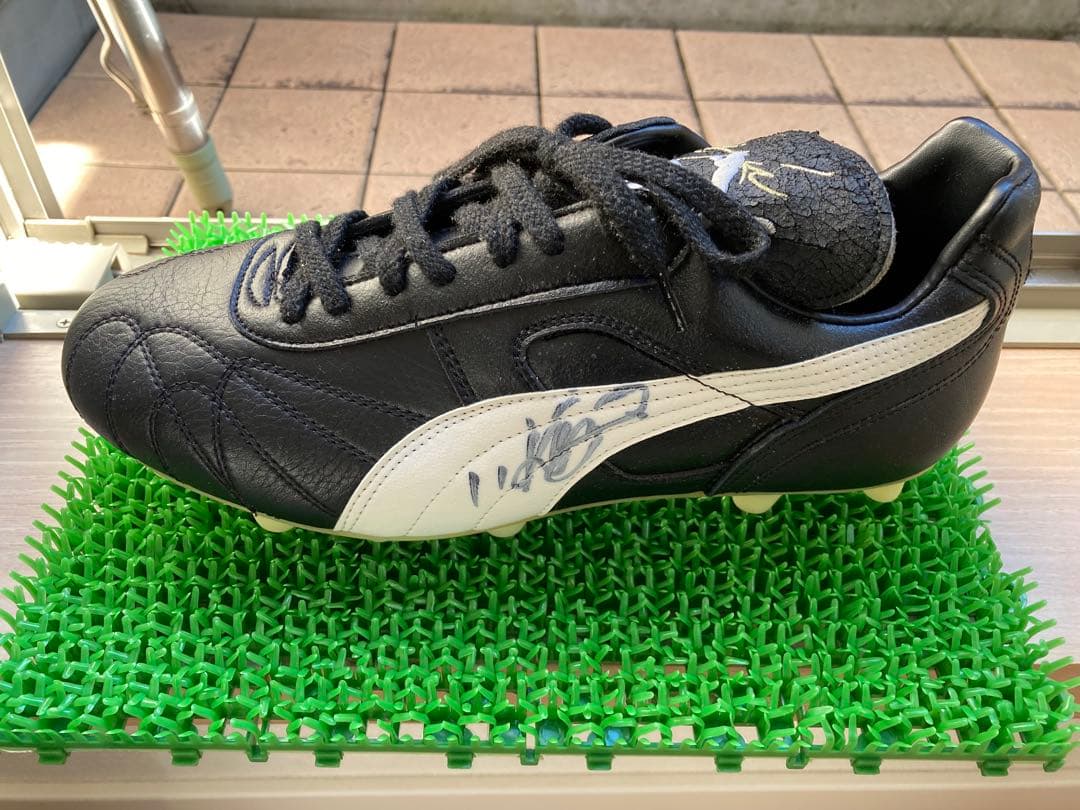 カズ（三浦和良）直筆サイン入りスパイク プーマ