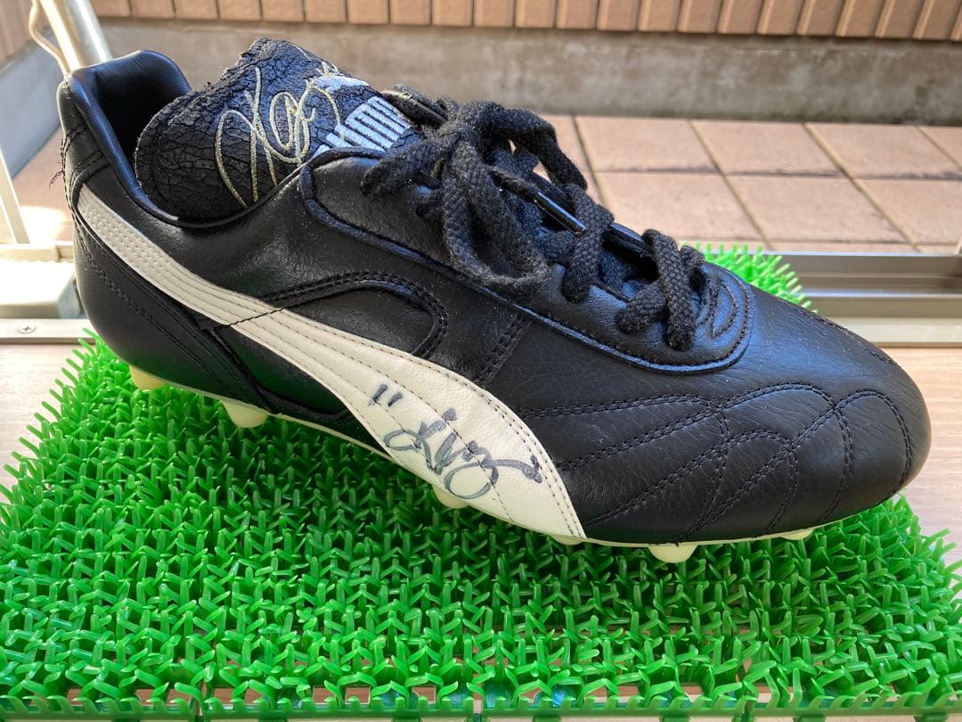 カズ（三浦和良）直筆サイン入りスパイク プーマ