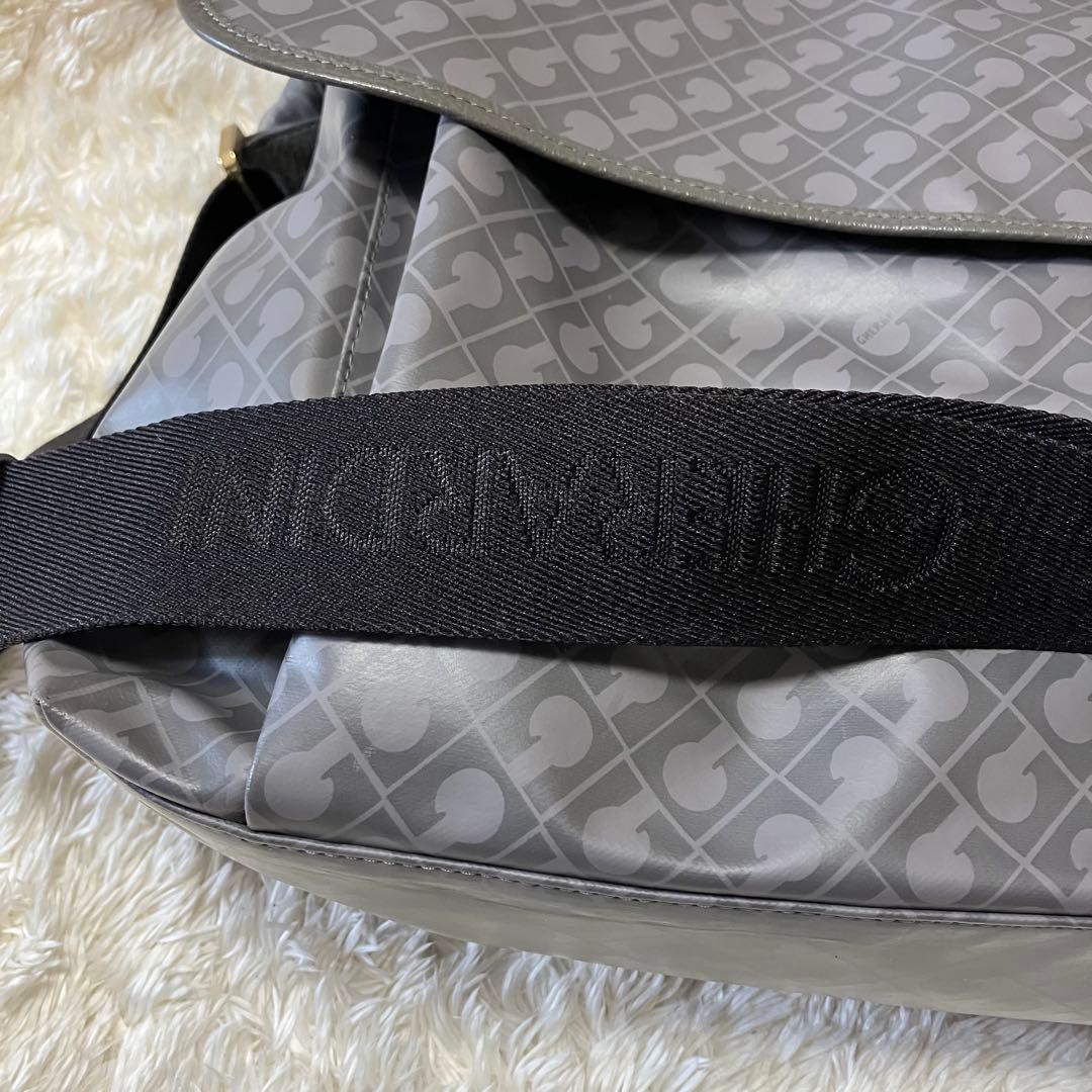 【あん様　ゲラルディーニ　ショルダーバッグ　メッセンジャーバッグ