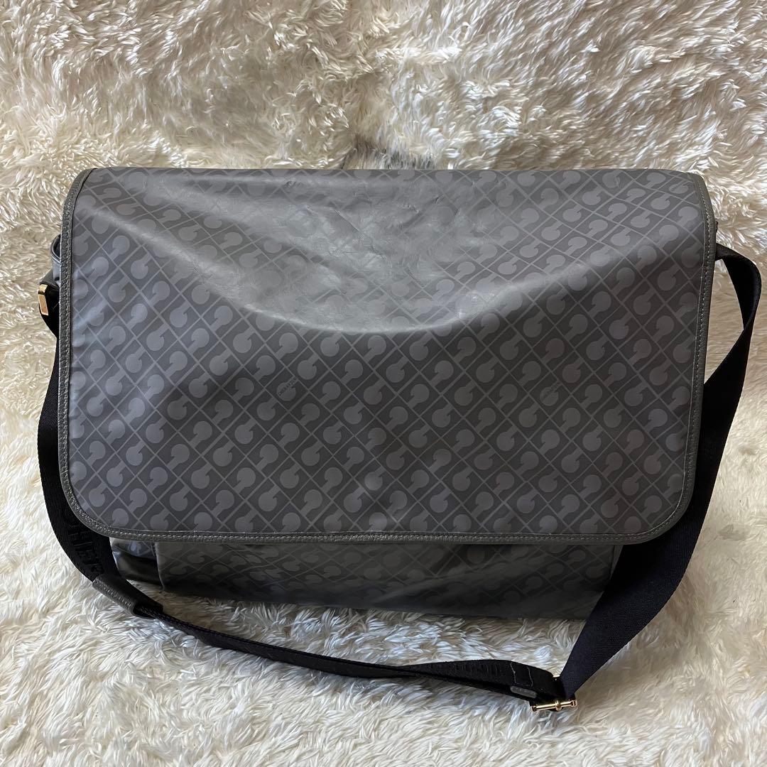 【あん様　ゲラルディーニ　ショルダーバッグ　メッセンジャーバッグ