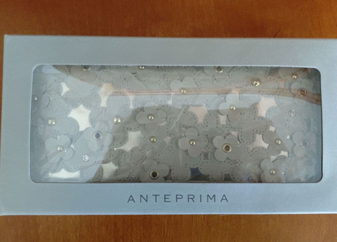 JAL限定販売品　アンテプリマ L字型財布