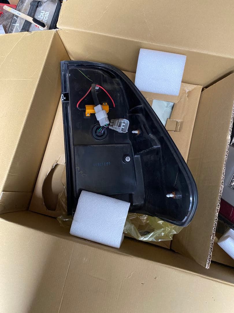 大*希様 トヨタ ハイラックス スモークシーケンシャルLEDテールランプ