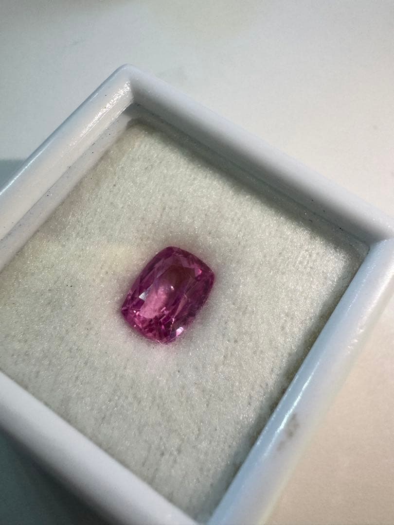 スリランカ産ピンクサファイア 1.40カラット