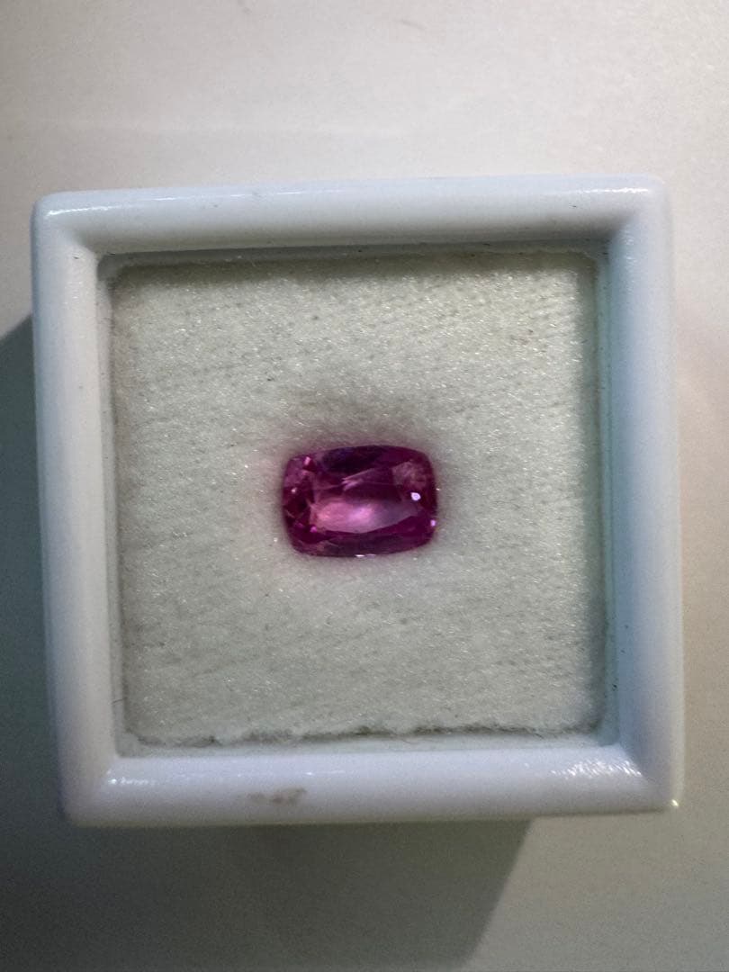 スリランカ産ピンクサファイア 1.40カラット