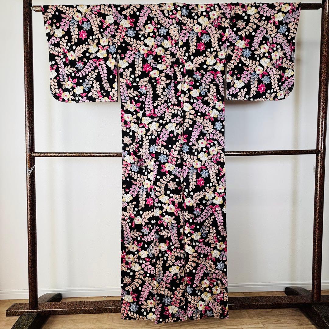 しつけ付き　正絹　現代　着物　小紋　162裄69.5 辻が花　黒　ピンク　紫