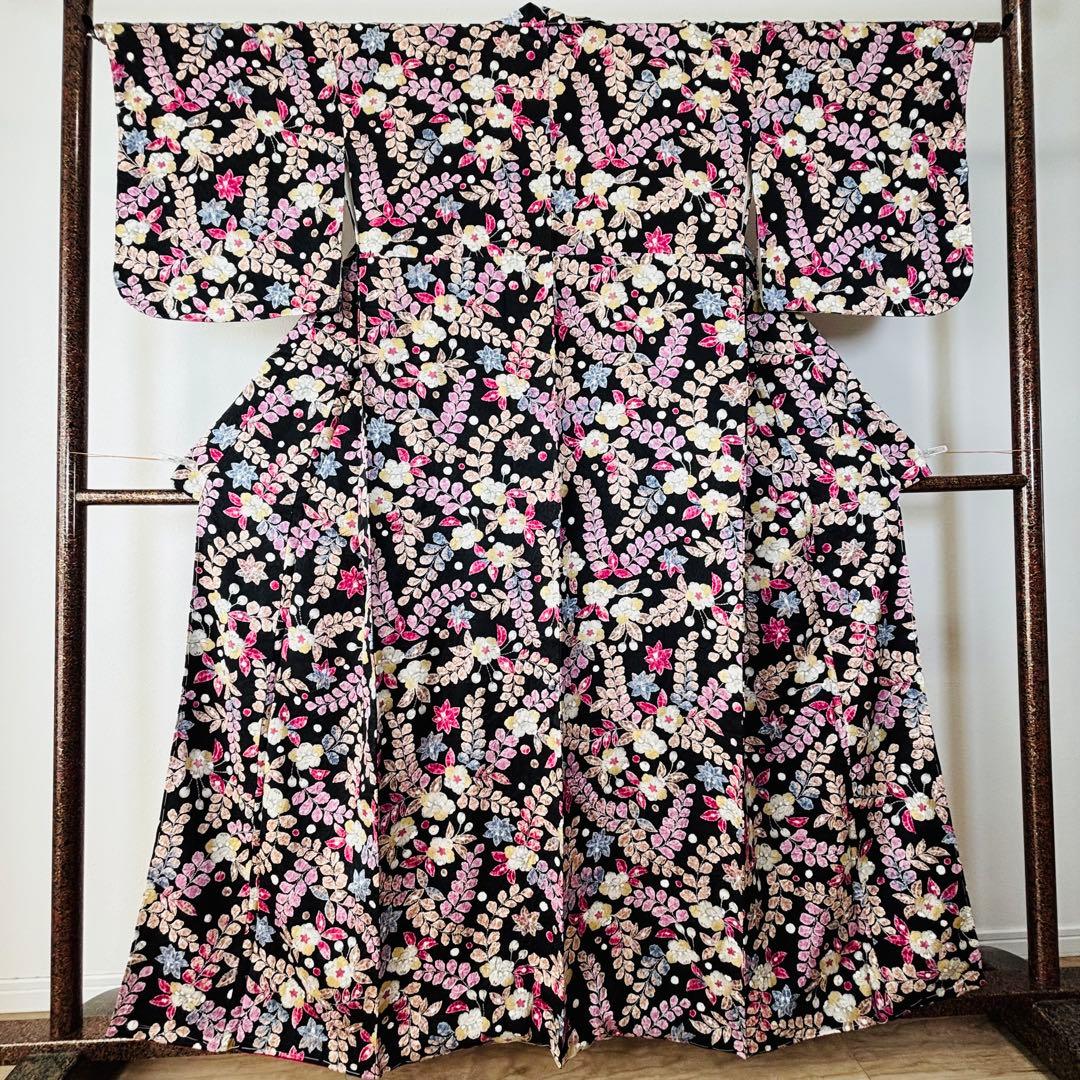 しつけ付き　正絹　現代　着物　小紋　162裄69.5 辻が花　黒　ピンク　紫